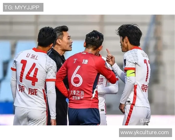 重庆乒乓球队在欧锦赛中的团队协作表现值得赞赏与反思