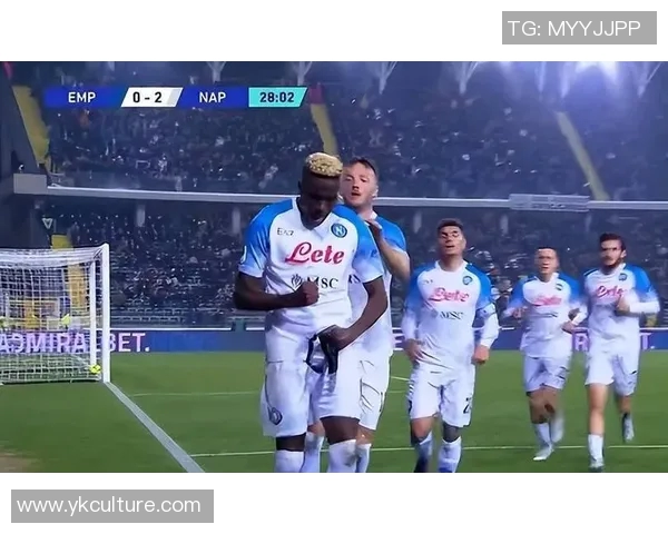 国米与瓦伦西亚赛后冲突引发斗殴事件球迷与球员激烈对抗现场混乱不堪