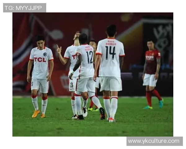 建业迎战辽宁宏运争夺中超联赛关键三分全力以赴展现球队实力 建业迎战辽宁宏运争夺中超联赛关键三分全力以赴展现球队实力