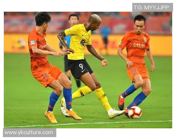 广州富力与鲁能精彩对决集锦回顾展现足球魅力与激情瞬间 广州富力与鲁能精彩对决集锦回顾展现足球魅力与激情瞬间