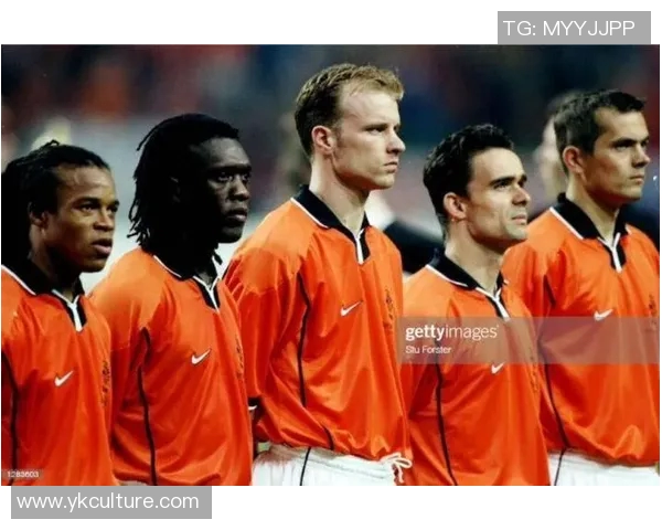 戴维斯与西多夫的巅峰对决谁能在足球历史上留下更深刻的印记