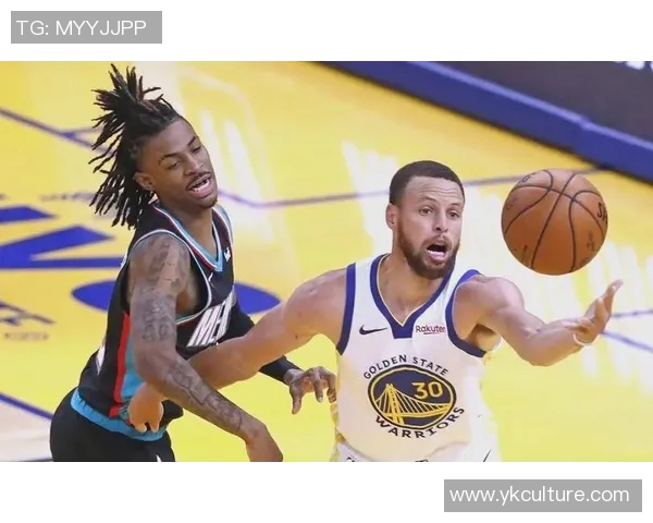 雷霆对决灰熊精彩回顾球迷热议赛场表现与战术分析