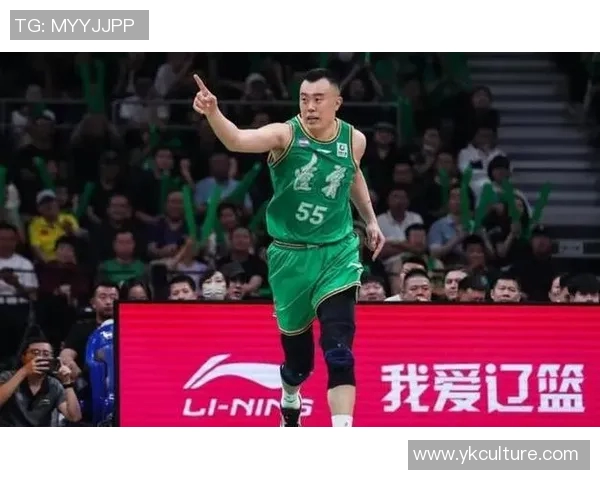 韩德君：从篮球新星到CBA传奇的奋斗与荣耀之路