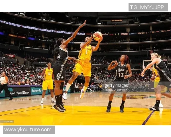 2017年银星与火花激烈对决回顾及赛事精彩瞬间分析 2017年银星与火花激烈对决回顾及赛事精彩瞬间分析